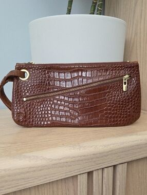 High Fashion Genuine Leather Brown Croc-Embossed Wristlet Clutch